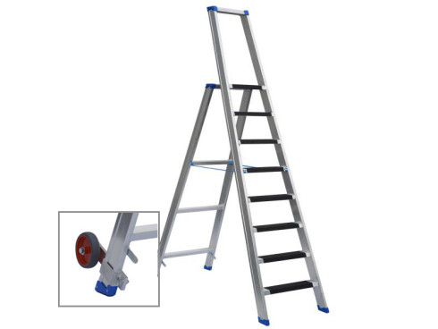 Stufenstehleiter einseitig begehbar mit Bügel, Transportrollen, Aussteifungsstreben und Antirutschbelag