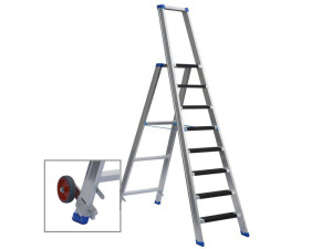 Stufenstehleiter einseitig begehbar mit Bügel, Transportrollen, Aussteifungsstreben und Antirutschbelag